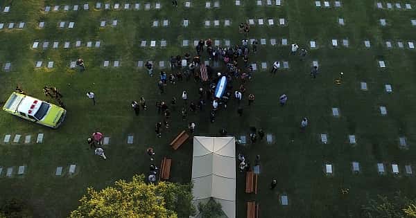 Diego Armando Maradona son yolculuğuna uğurlandı