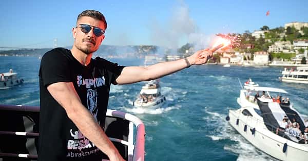 Beşiktaş, boğazda şampiyonluğu kutladı