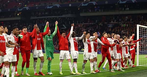 Şampiyonlar Ligi tarihinde grup maçlarında 6'da 6 yapan takımlar