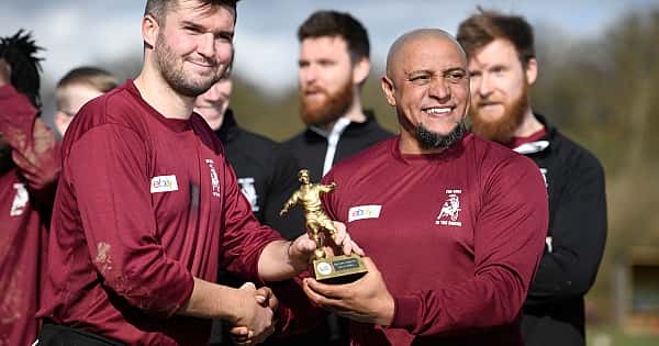 Roberto Carlos yeniden sahaya çıktı