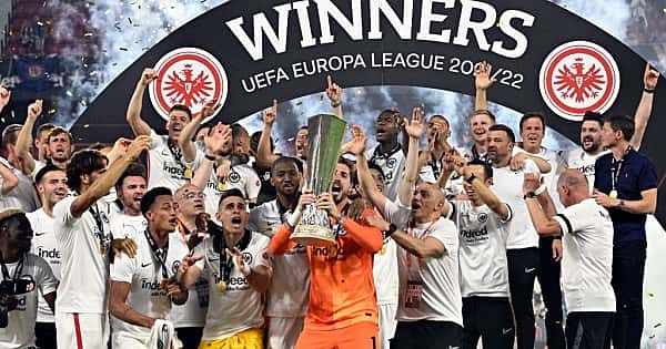 Avrupa Ligi şampiyonu Eintracht Frankfurt'un çılgın kutlaması