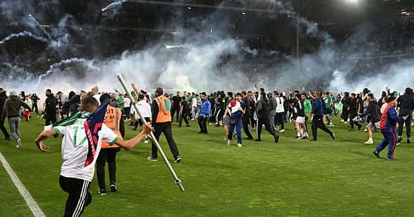 St. Etienne küme düştü, saha karıştı