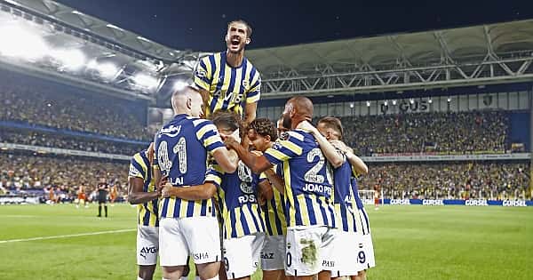 Fenerbahçe'den maç sonu çılgın kutlama