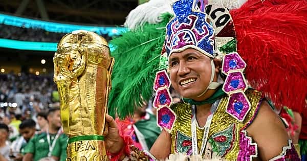 Dünya Kupası'nda tribünlerde şov devam ediyor