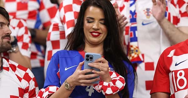 Hırvat güzel Ivana Knoll tribünde yine ilgi odağı