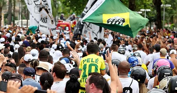 Pele, Brezilya'da son yolculuğuna uğurlandı