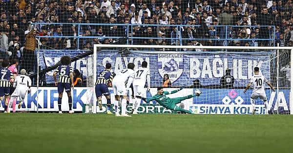 Adana Demirspor - Fenerbahçe maçından öne çıkan kareler