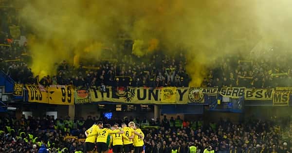 Borussia Dortmund taraftarından tribün şov