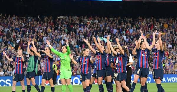 Kadınlar Şampiyonlar Ligi yarı finalini 72 bin taraftar izledi