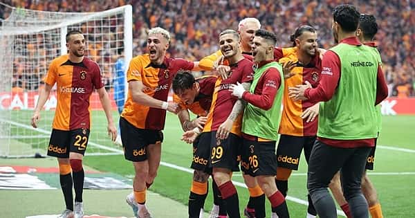 Galatasaray - Fenerbahçe maçının öne çıkan kareleri