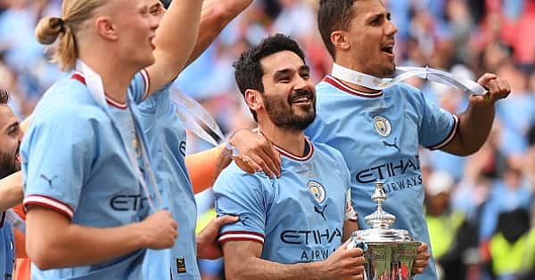 Manchester City FA Cup zaferini kutladı