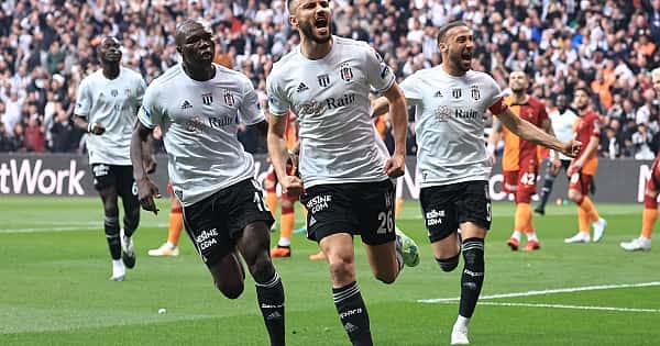 Romain Saiss'tan ayrılık talebi