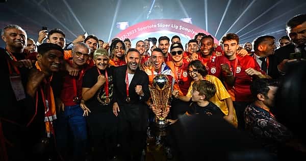 Şampiyonluk kupası Galatasaray'ın ellerinde