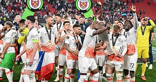 West Ham Konferans Ligi şampiyonluğunu böyle kutladı