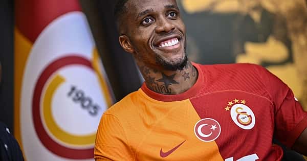 Wilfried Zaha stadyuma ayak bastı