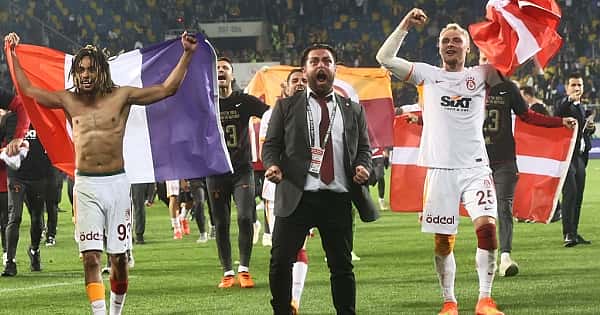 Galatasaray'dan çifte imza geliyor!