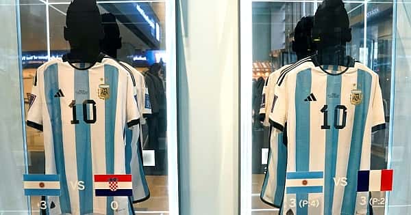 Lionel Messi'nin Dünya Kupası formaları satışa çıkarıldı