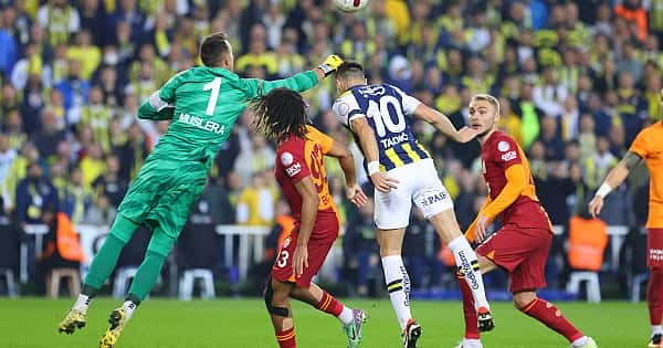 Fenerbahçe - Galatasaray maçının öne çıkan kareleri