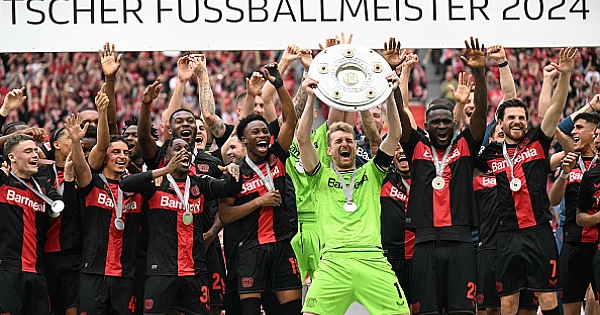 Bayer Leverkusen şampiyonluğu böyle kutladı