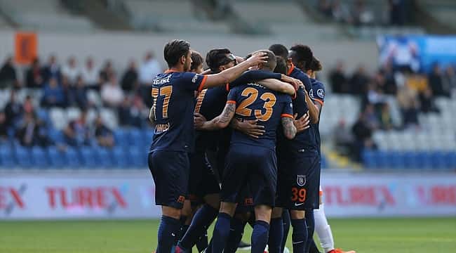 Başakşehir son dakikada güldü