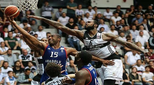 Beşiktaş ilk maçta Efes'i rahat geçti