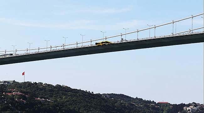 Fenerbahçe bayrağı yeniden köprüye asıldı