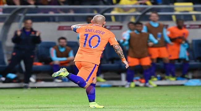 Sneijder tarihe geçmek üzere