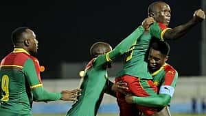 Aboubakar Kamerun'u da sırtladı