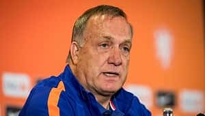 Advocaat Hollanda'da iddialı başladı