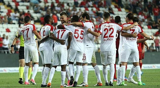 Antalyaspor sezonu galibiyetle kapattı