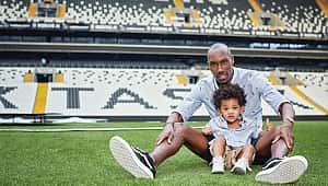 Atiba Hutchinson, oğlu Noah ile manken oldu