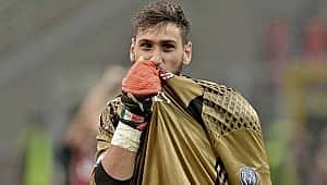 Donnarumma Milan'da kaldı