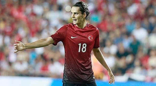 Enes Ünal'a havalimanında gözaltı