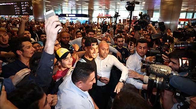 Fenerbahçe'nin yeni transferi Nabil Dirar İstanbul'da
