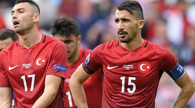 Milli takımın yeni kaptanı Mehmet Topal