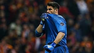 Volkan Demirel kulübeye doğru