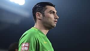 Burak Yılmaz: Bordo-mavi çubuklu formayı tanıtmayı çok isterim