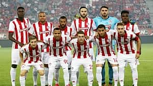 Emmanuel Emenike ve Jagos Vukovic Olympiakos'a ısınıyor