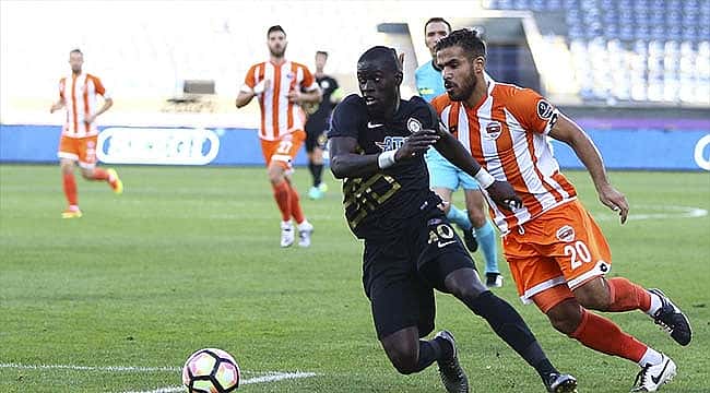 Galatasaray N'Diaye transferini resmen duyurdu