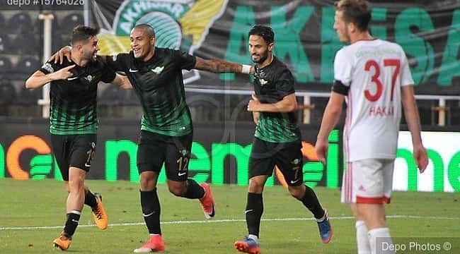 Akhisar Sivas'ı tek golle geçti