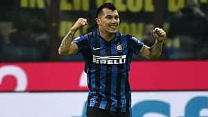 Beşiktaş Medel'i transfer etti.