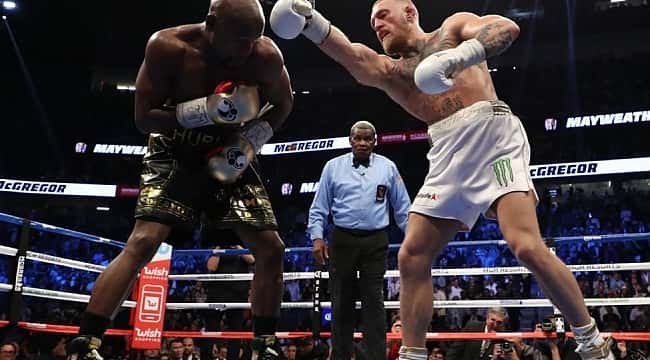 Floyd Mayweather ve Conor McGregor karşı karşıya geldi