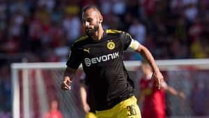 Milli yıldıza şok