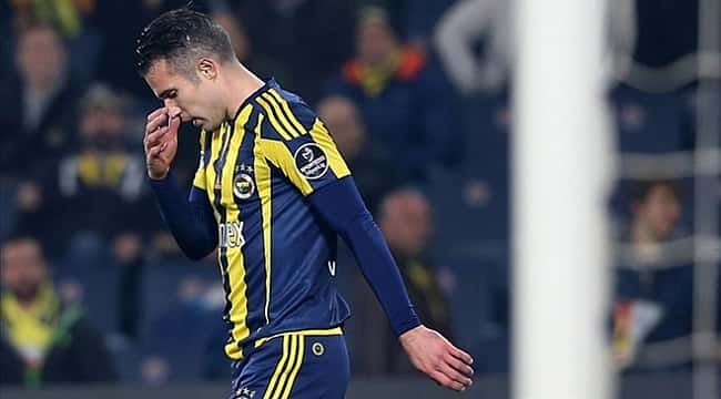 Robin van Persie omuzundan sakatlandı