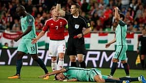 Beşiktaş taraftarı Pepe'ye dirsek atan Priskin'e özür diletti