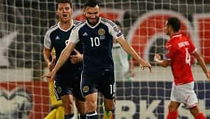 İskoçya ayağına gelen şansı tepmedi