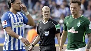 Kadın hakem Bibiana Steinhaus tarihe geçti