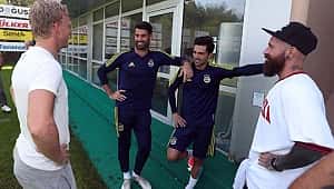 Kuyt ve Meireles'ten sürpriz ziyaret