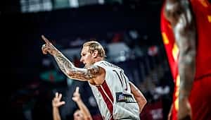 Letonya güle oynaya