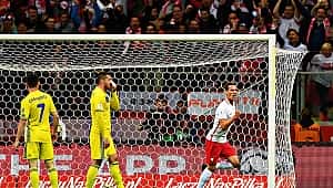 Polonya rahat kazandı